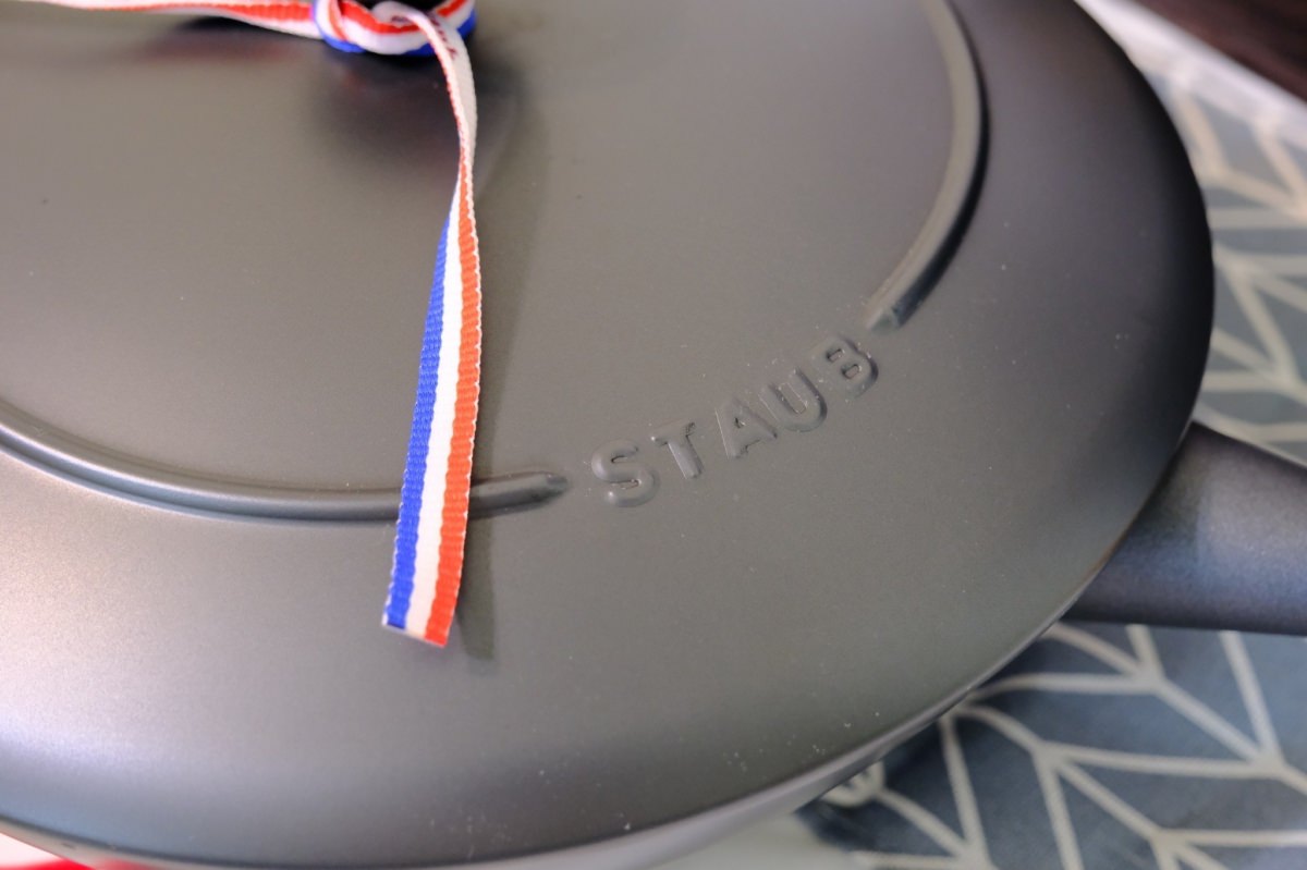 STAUB無塗層不易鏽中式鐵炒鍋