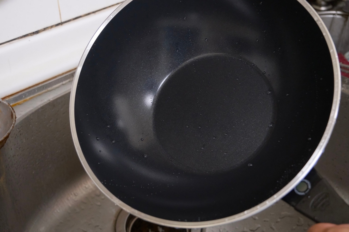 德國雙人推薦︱BALLARINI班樂尼，義大利製CAPRERA陶瓷不沾鍋，食品級塗層，不沾鍋好清洗！